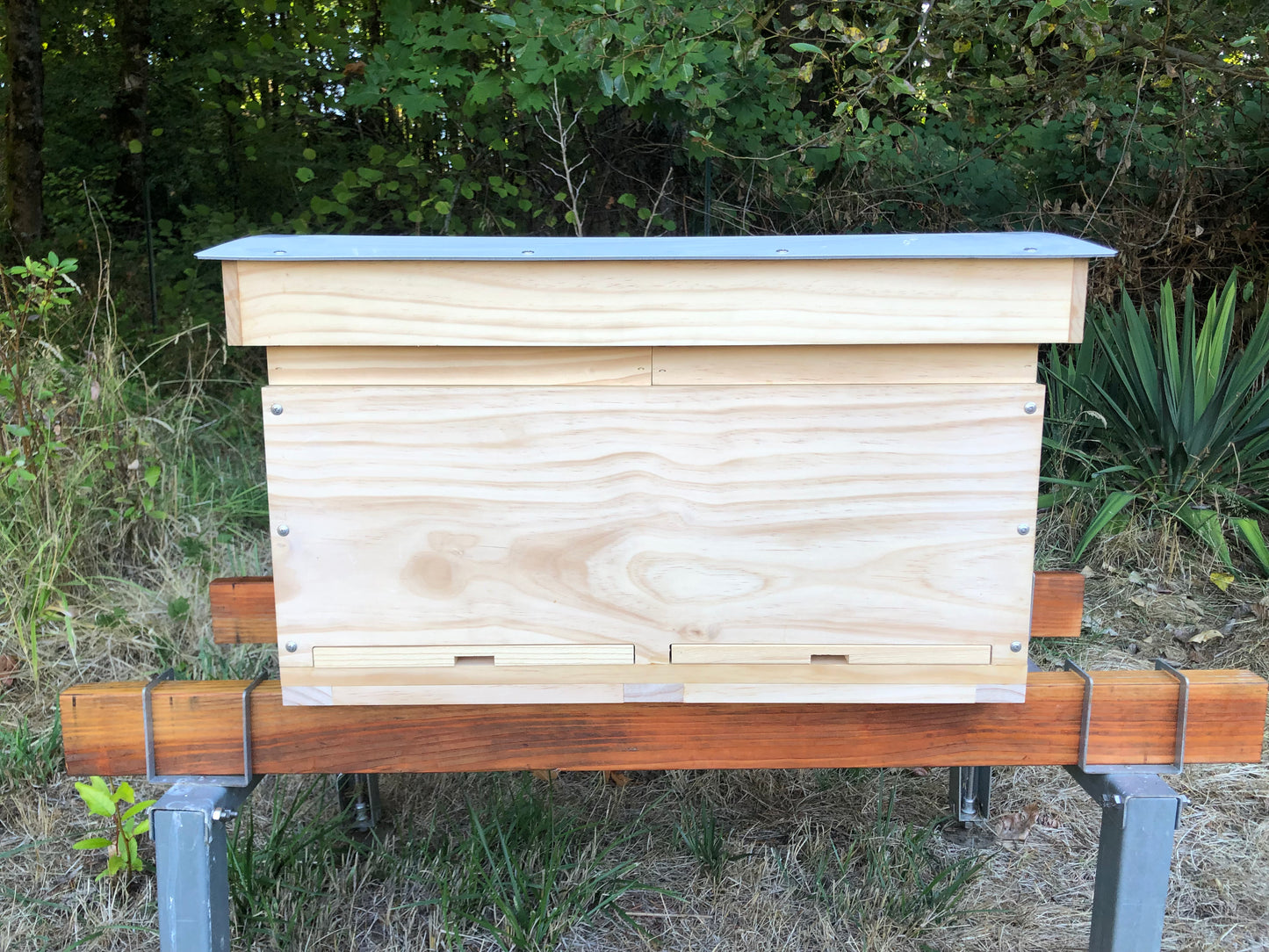 Longhive (Horizontal Hive). 8-Frame Compatible