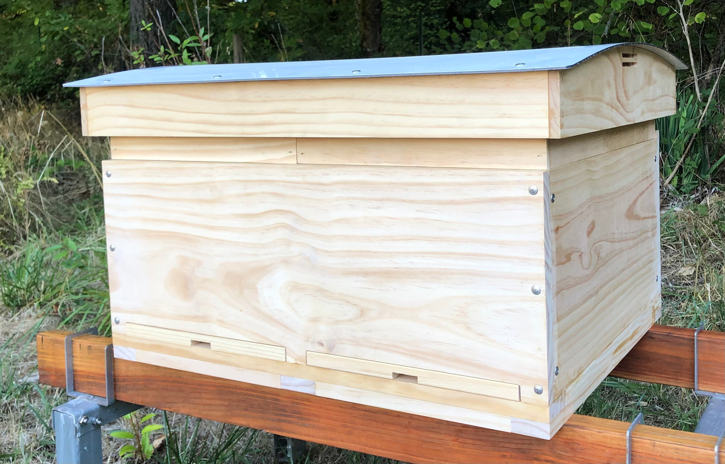 Longhive (Horizontal Hive). 8-Frame Compatible