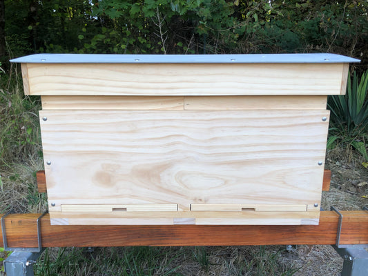 Longhive (Horizontal Hive).  8-Frame Compatible
